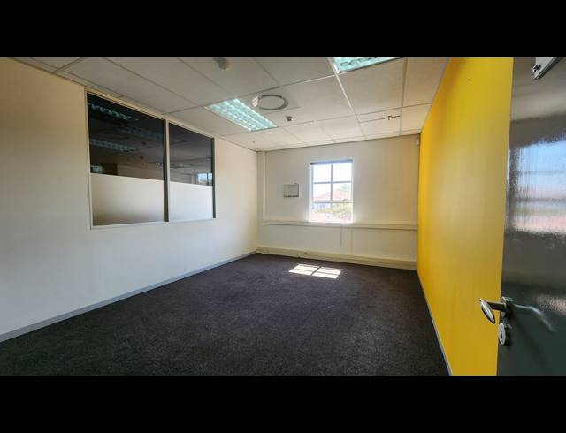 325M² OFFICE TO LET IN FOURWAYS